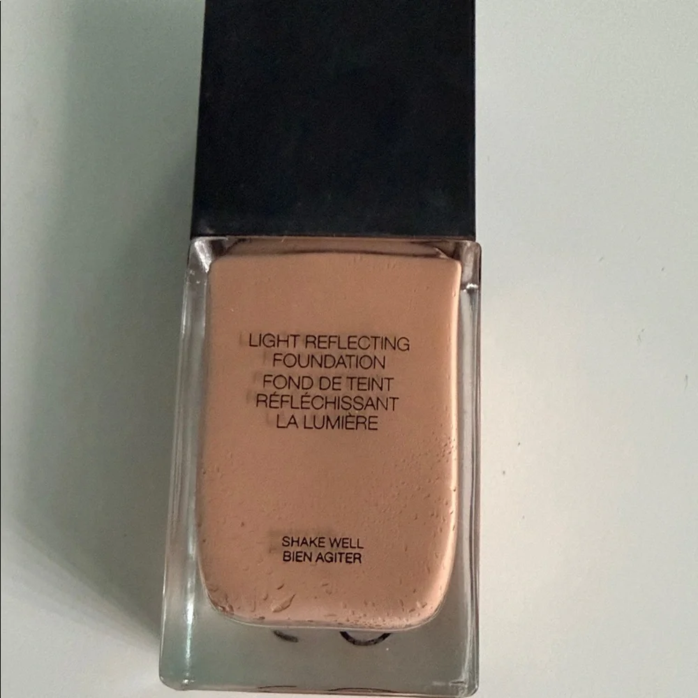 NARS  Light Reflecting Skin Improving Medium Coverage Foundation
